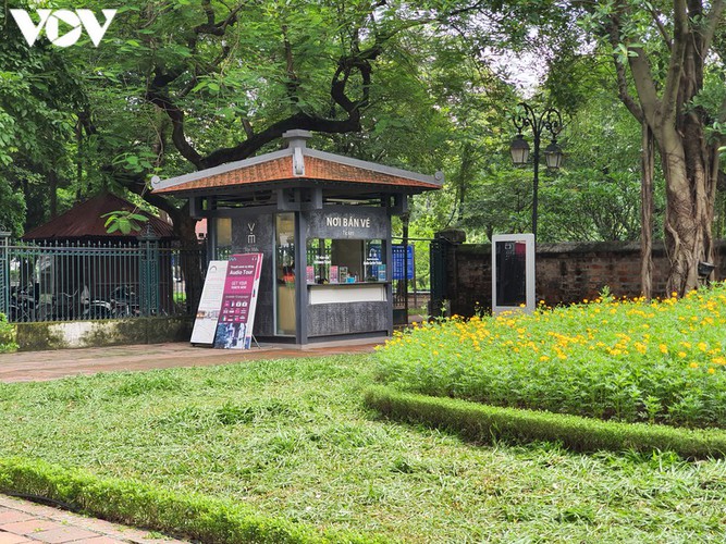 historical relic sites in hanoi left deserted amid covid-19 fears hinh 2