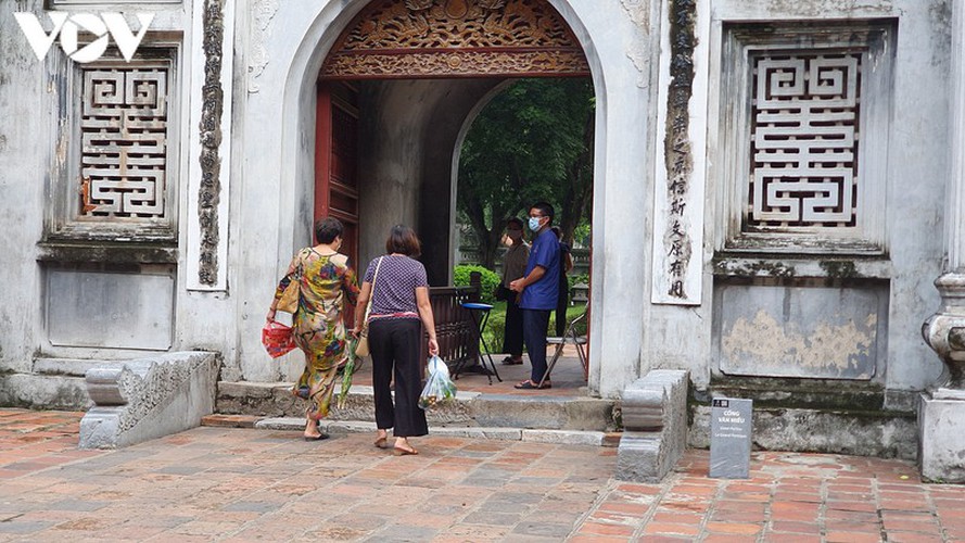 historical relic sites in hanoi left deserted amid covid-19 fears hinh 3