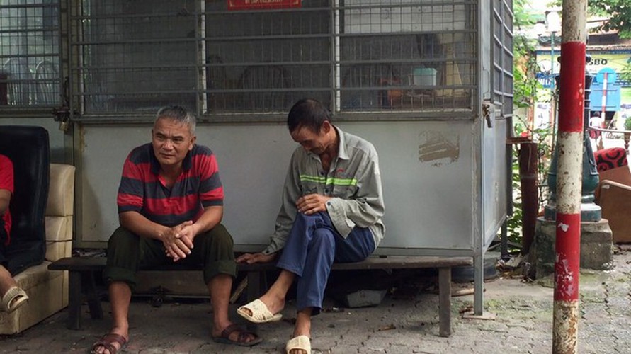 hanoi market porters struggle to survive covid-19 outbreak hinh 11