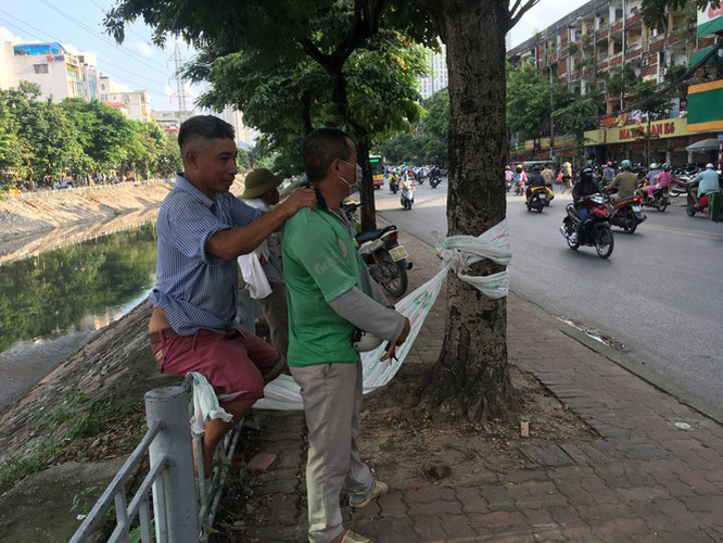 hanoi market porters struggle to survive covid-19 outbreak hinh 6