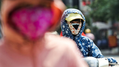 Prolonged heat wave leaves people of Hanoi sweltering