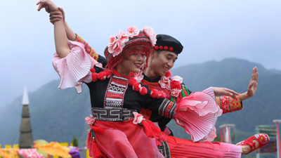 Ethnic dancing festival held on the peak of Fansipan excites crowds