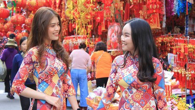 Shops on Hang Ma street enjoy pre-Tet boost in sales