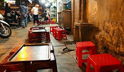 Hanoi roadside beer shops desolate due to stricter penalties on drunk driving