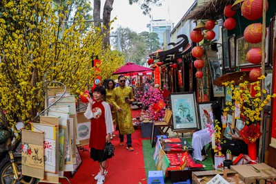 Calligraphy street in HCM City opens in countdown to Tet