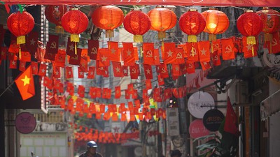 Tet decorations spring up on streets across HCM City