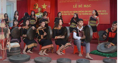 Extracurricular class fuels ethnic minority students’ passion for Gong culture
