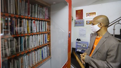 Free book ATM machine makes debut in Hanoi