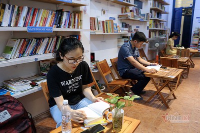 Free library in Hanoi proves popular among local readers