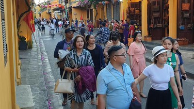 Vibrant atmosphere returns to Hoi An’s Old Quarter following re-opening