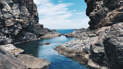 A close look at the stunning natural rock pools of Vietnam