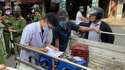 Hanoi fines locals failing to wear face masks in public areas