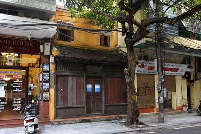 Hanoi Old Quarter street falls quiet amid COVID-19 fears