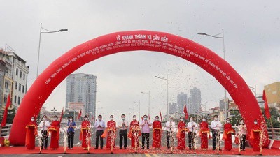 Hanoi's largest flyover opens to traffic