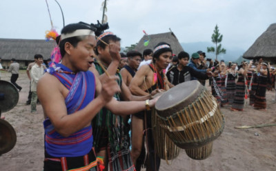 Gongs and drums of the Co Tu