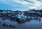 Exploring popular Nga Nam floating market