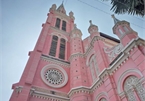 Foreign tourists flock to view Tan Dinh Church