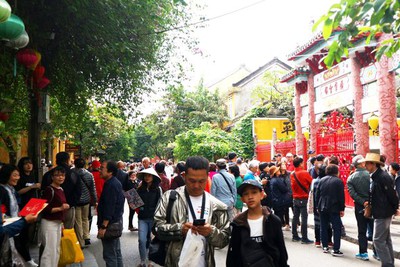 Tourists flock to Hoi An in celebration of 20th World Heritage anniversary