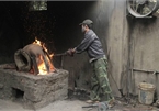 Y Yen bronze casting village keeps furnaces burning