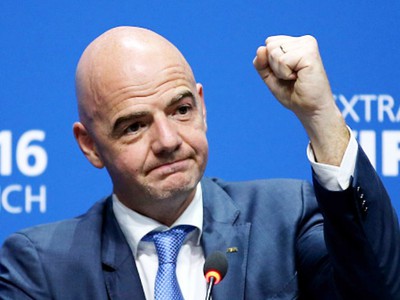 FIFA President lavishes praise on Vietnamese football