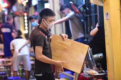 Businesses in Hanoi’s Old Quarter shutdown amid COVID-19 fears