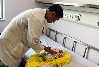 Lao new-born flown to Hanoi for heart operation