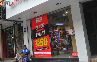 VN retailers despair as bargins fail to boost business ahead of Black Friday