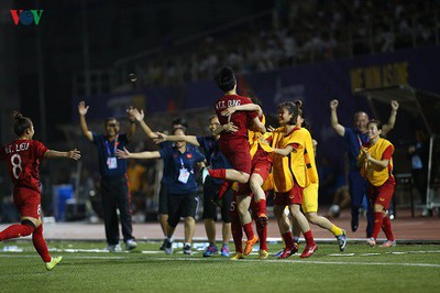 Vietnamese women’s football team receive big bonus