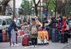 COVID-19: People line up for registration at Hanoi quarantine area