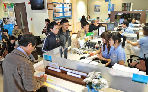 banks poised to disinfect notes to prevent further covid-19 spread hinh 0