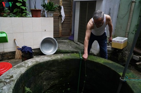 ageing underground wells in the heart of hanoi hinh 2