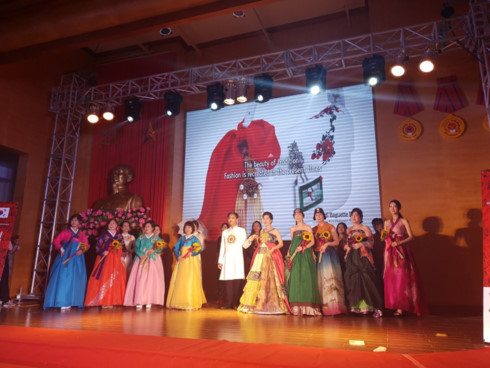 korean and vietnamese traditional outfits featured at hanoi passion show hinh 2