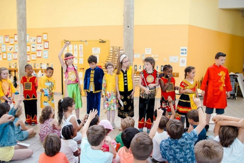 light up art event attracts large french audience hinh 0