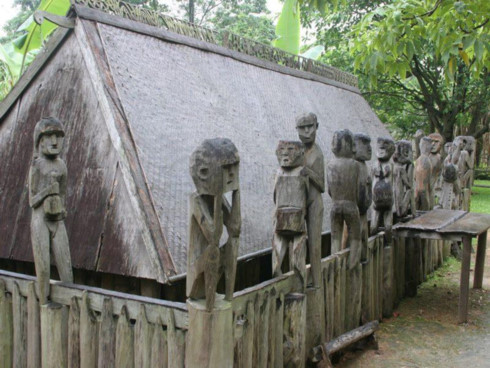 grave sculptures of the central highlands hinh 0