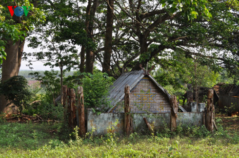 grave sculptures of the central highlands hinh 3