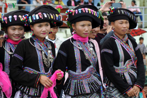 traditional costumes of the lu ethnic minority hinh 0