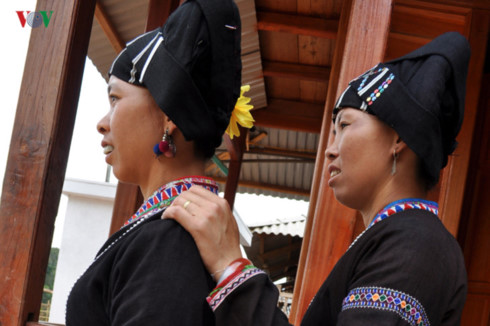 traditional costumes of the lu ethnic minority hinh 1