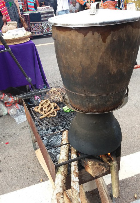 brass pot, a necessary item of thai families hinh 1