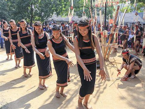 xoang dance of the ba na hinh 0