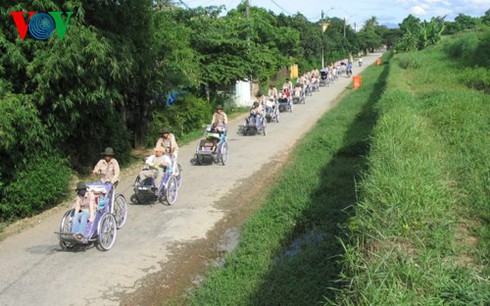 cyclo tours in hue ancient city hinh 0