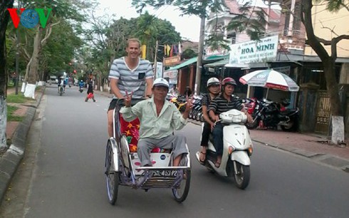 cyclo tours in hue ancient city hinh 2