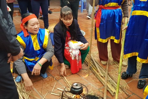 rice cooking contest in hanoi's thi cam village hinh 2