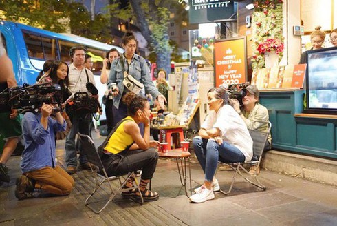 american actress liza koshy, h’hen nie promote girls' education in vietnam hinh 0