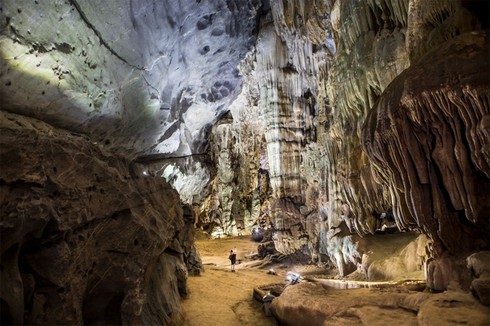 top 7 must-see natural caves in vietnam hinh 8