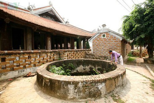 village wells through the lens of photographer le bich hinh 1