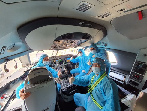 vietnam continues repatriating citizens as global coronavirus cases pass 5 million hinh 1