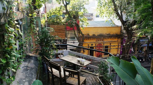 outstanding vintage cafes in hanoi hinh 2