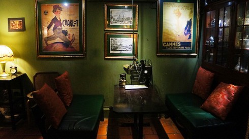 outstanding vintage cafes in hanoi hinh 5