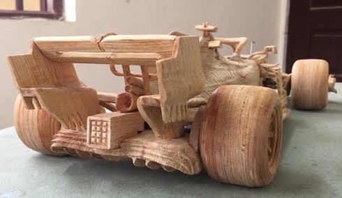 amazing vietnamese wooden car models hit foreign headlines hinh 3