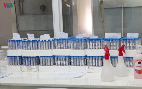 a foreigner with mild covid-19 symptoms found in hcm city hinh 0